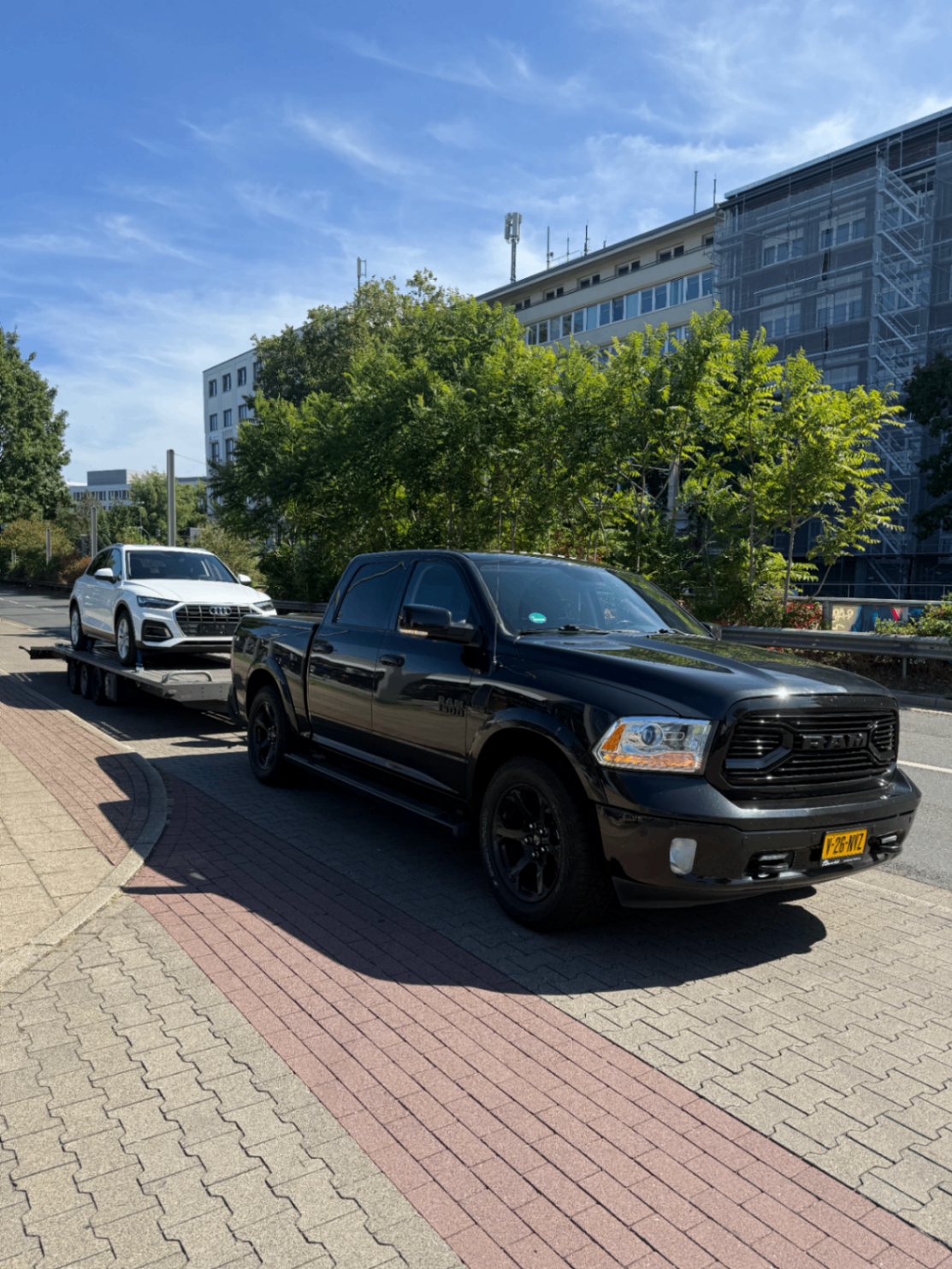 Dodge RAM met Audi op de autotransporter