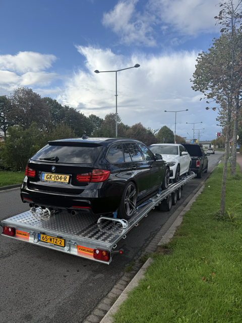 Twee BMW's samen op de autotransporter